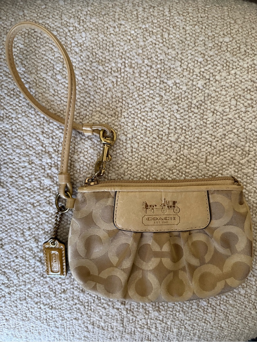 Y2K Coach Signature C Jacquard Pleated Wristlet with Hang Tag Tan Beige Gold